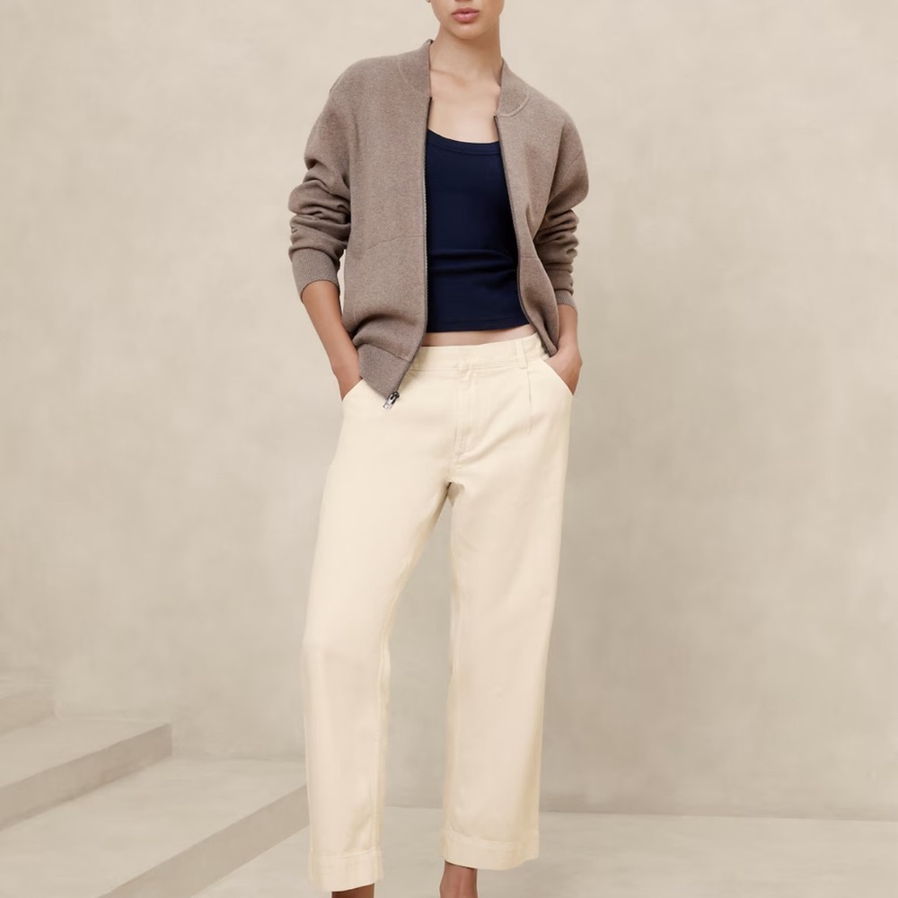 New with tags, wide leg pleaded pants from BRF with elastic waist.